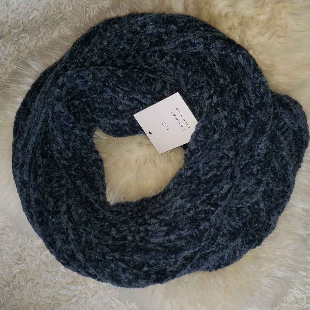 Laura Conrad Chenille Infinity Scarf Blue NWT